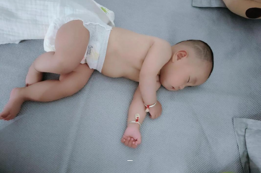 东平宝宝脚心出汗怎么回事